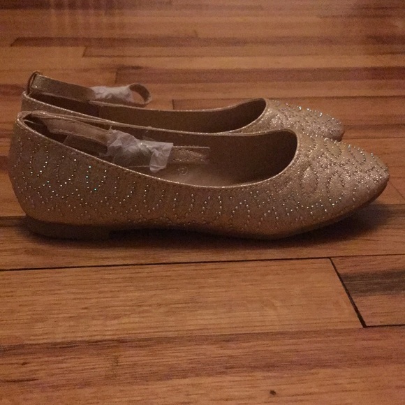 Size 2 girls gold with the rhinestones dress shoes - Picture 2 of 5